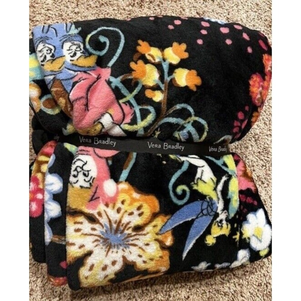Vera Bradley Disney 100 Classics On The Green Plush Blanket Throw Sealed NWT - Picture 2 of 2